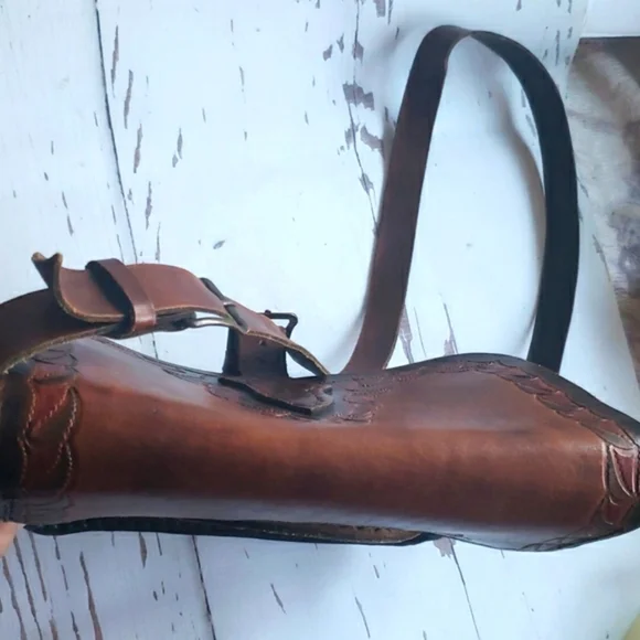 Vintage embosed floral brown crossbody bag - Picture 6 of 8